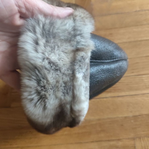 Leather women's hat with fur, size S