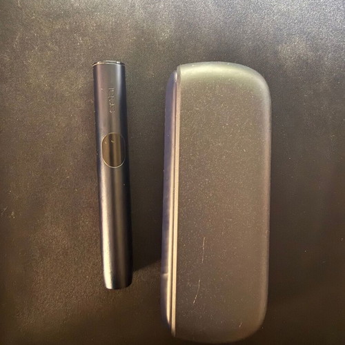 IQOS ILUMA i Midnight Black used device with minor scratch
