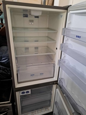 Whirpoll no frost refrigerator used