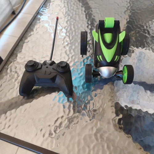 Remote control car like new, does special tricks