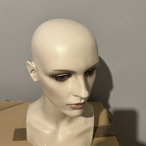 Female Mannequin Head vintage realistic like new for display or decoration