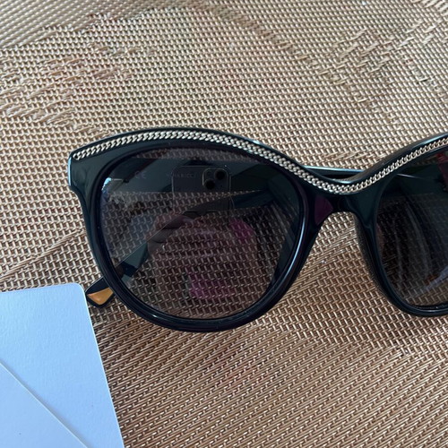 Nina Ricci SNR097 sunglasses like new, black oval acetate frame with chain design