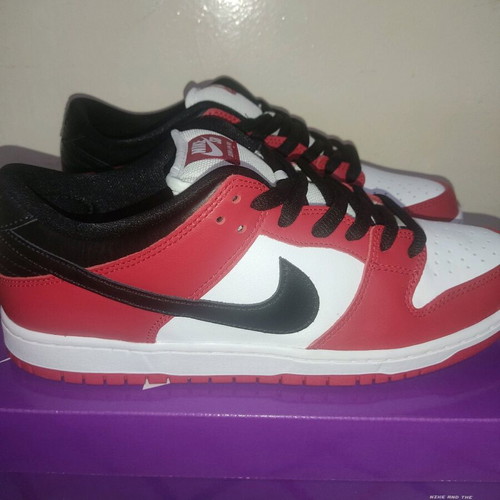 Nike SB Dunk Low Pro Chicago new, size 45, black and red