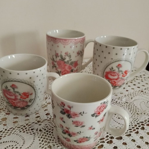 Vicko porcelain mug set with romantic floral design, like new