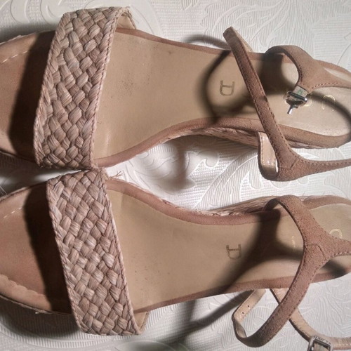 Unisa platform sandals like new, pink with straw detail