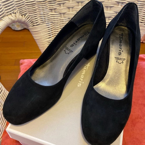 Tamaris black suede pumps like new, size 40