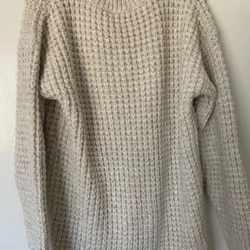 Zara beige sweater with V-neck, like new, oversized, very warm