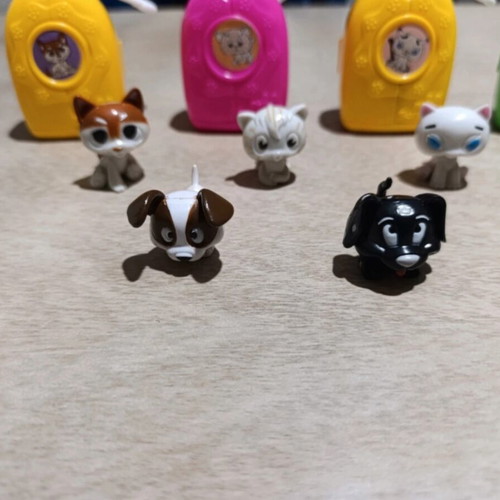 Pet Surprise Candy Toys Dogs like new, collectible miniatures