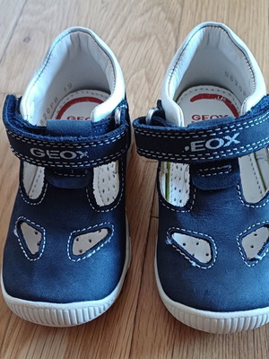 Geox baby sandals size 19 like new with velcro