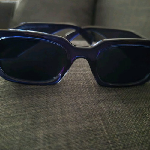 Sunglasses like new, blue, in excellent scratch-free condition