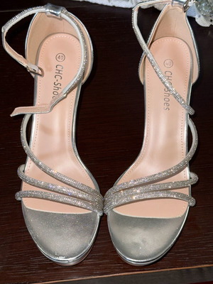 CHC Shoes ασημί πέδιλα νούμερο 40 σαν καινούργια με στρας