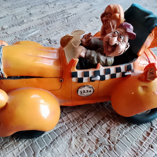 Funny ceramic piggy bank like new