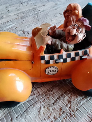 Funny ceramic piggy bank like new
