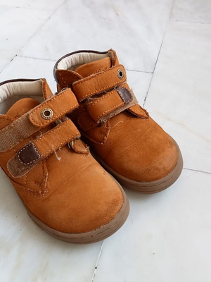 Δερμάτινα μποτάκια Kickers μεταχειρισμένα, νούμερο 23, καφέ