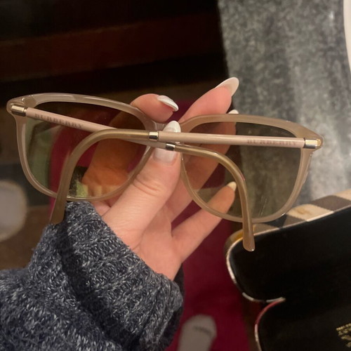 Burberry sunglasses like new, beige