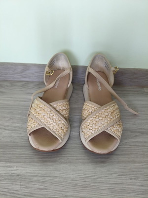 Gioseppo women's sandals beige size 37 used