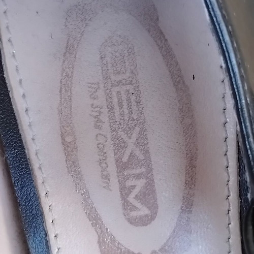 Dexim hand-made black leather pumps, like new, size 36