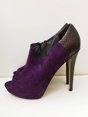 Peep-toe suede ankle boots size 40 like new, purple