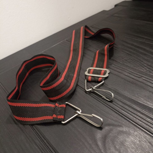 Adjustable fabric shoulder strap 95cm, black with red stripes