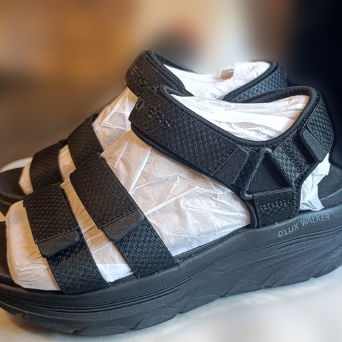 Skechers D'Lux Walker women's anatomical sporty black sandals new