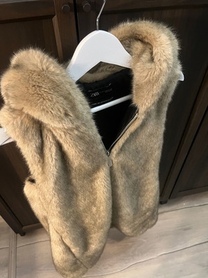 Zara дамски елек от изкуствена кожа като ново, размер S-M, бежов