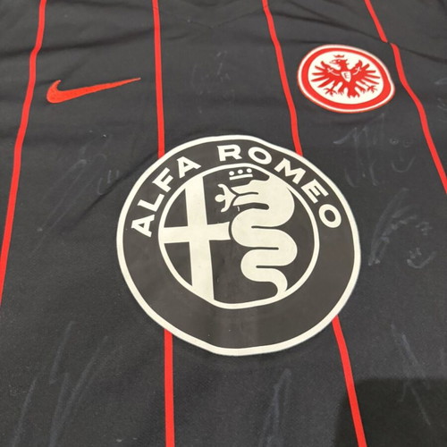 Eintracht Frankfurt 2015/16 Jersey Nike #15 Djakpa used with signatures XL