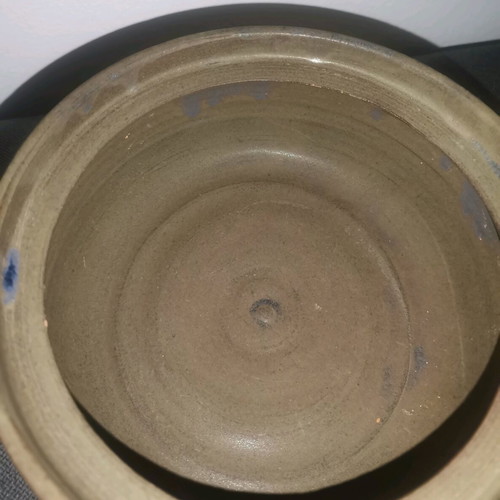Ceramic decoration used, khaki with bird-shaped lid