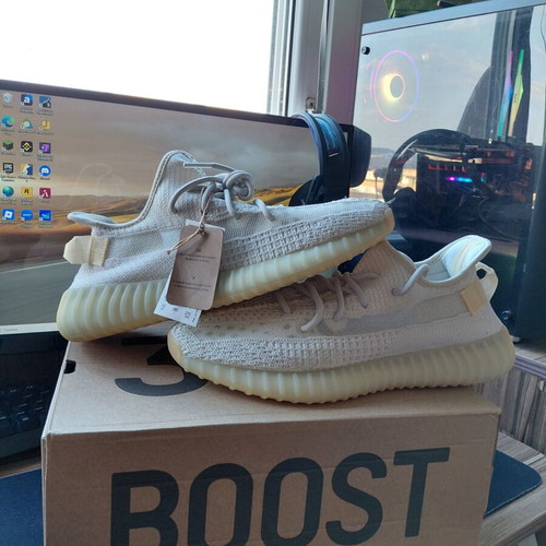 Adidas Yeezy Boost 350 V2 shoes new, size 44, white casual