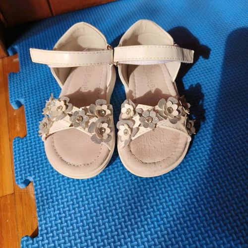 Sandals No 22 like new, decorated with flowers and glitter