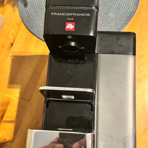 FrancisFrancis Illy coffee maker like new