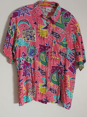She vintage 80s/90s short-sleeve shirt, fuchsia pink with abstract geometric patterns