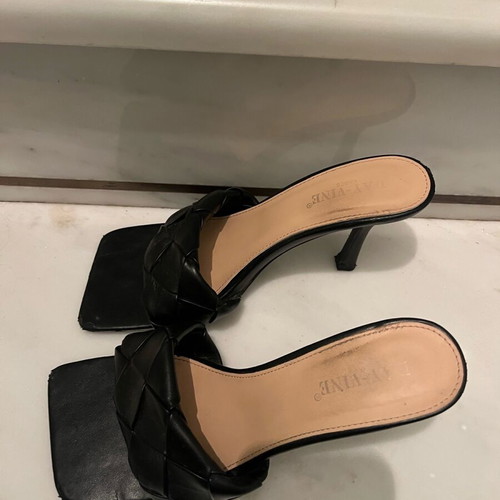 Black heels used, size 39, very good condition