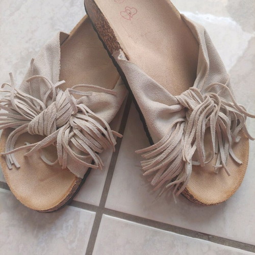 Suede flat sandals size 39 like new with fringes