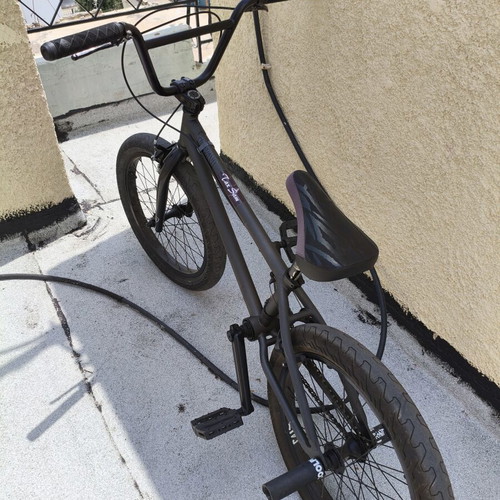 BMX Subrosa 20" used, black matte finish, ready for tricks
