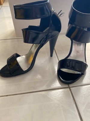 Sante Black Sandals like new, size 36-37, vintage