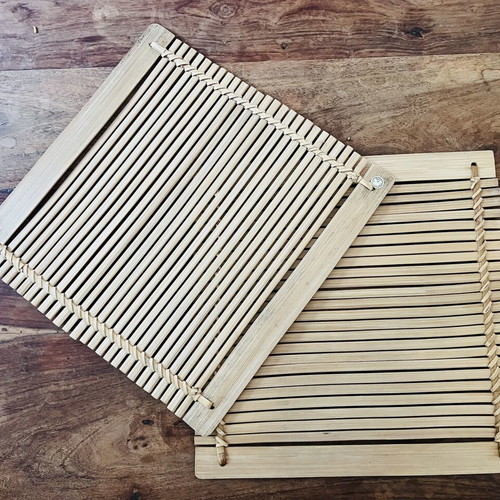 Two square bamboo placemats with durable rope, 30 cm