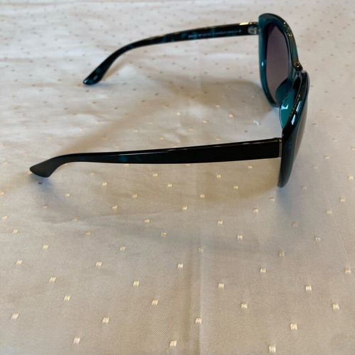 Invu women's sunglasses new, butterfly shape, black and green