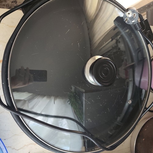 Electric grill 1500 W used, 7.5 lt capacity, 40 cm diameter
