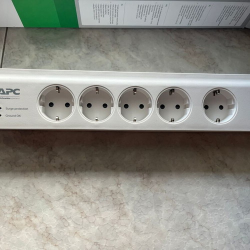 APC Schneider Electric power strip with switch, 5 outlets, surge protection