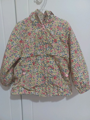 Ветровка Zara употребявана за 18-24 месеца с цветя 92 см