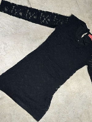 Lynne Lace Dress Black with Open Back like new, Size M
