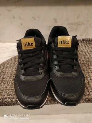 Nike athletic shoes size 38 like new, black and gold