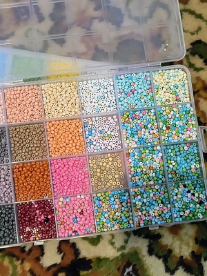 Bead case like new with colorful beads