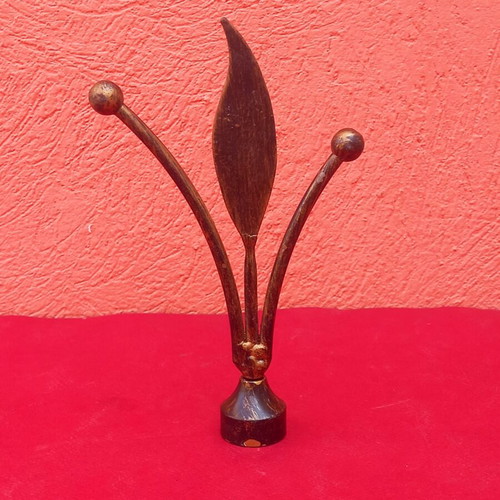Metal finial