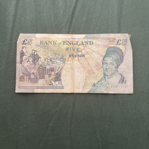 5 British Pounds banknote