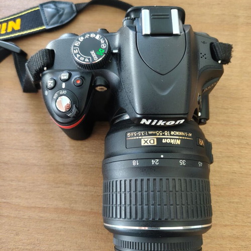 Nikon D3200 DSLR 24.2MP with 18-55mm VR lens like new