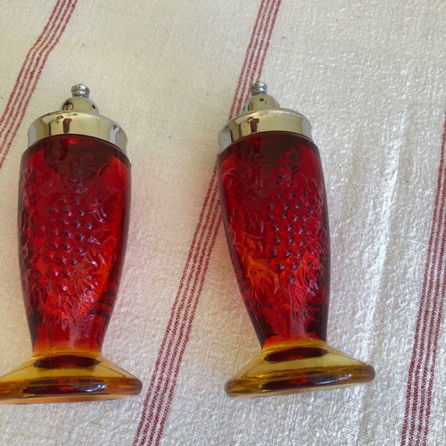 L.E Smit Grape Amberina salt and pepper set, vintage 1960s