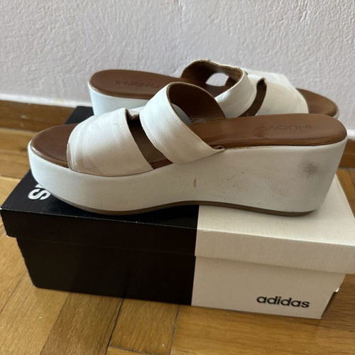 Inuovo white platform slippers used, size 37