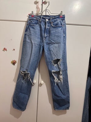 American Eagle ripped jean like new, blue