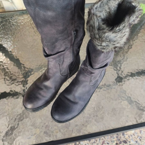 Grey boots with fur like new, size 40